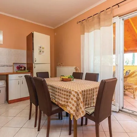 In Mit Grill, Garten Und Terrasse Apartamento Novi Vinodolski