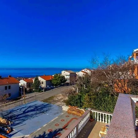 Apartment In Mit Grill, Garten Und Terrasse Novi Vinodolski